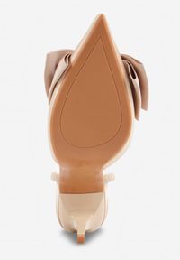 Renee - Beżowe Szpilki o Satynowym Wykończeniu z Aplikacją w Kształcie Kokardy Gihaen. Okazja: do pracy. Kolor: beżowy. Materiał: satyna. Wzór: aplikacja. Obcas: na szpilce #2