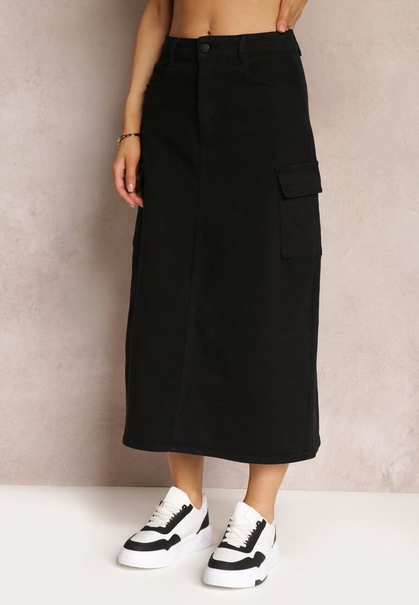 Renee - Czarna Spódnica Jeansowa Midi Typu Cargo z Kieszeniami Dyleta. Kolor: czarny. Materiał: jeans. Długość: długie