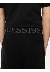 Guess Szorty materiałowe Clovis M4GD10 KBK32 Czarny Loose Fit. Kolor: czarny. Materiał: syntetyk, bawełna