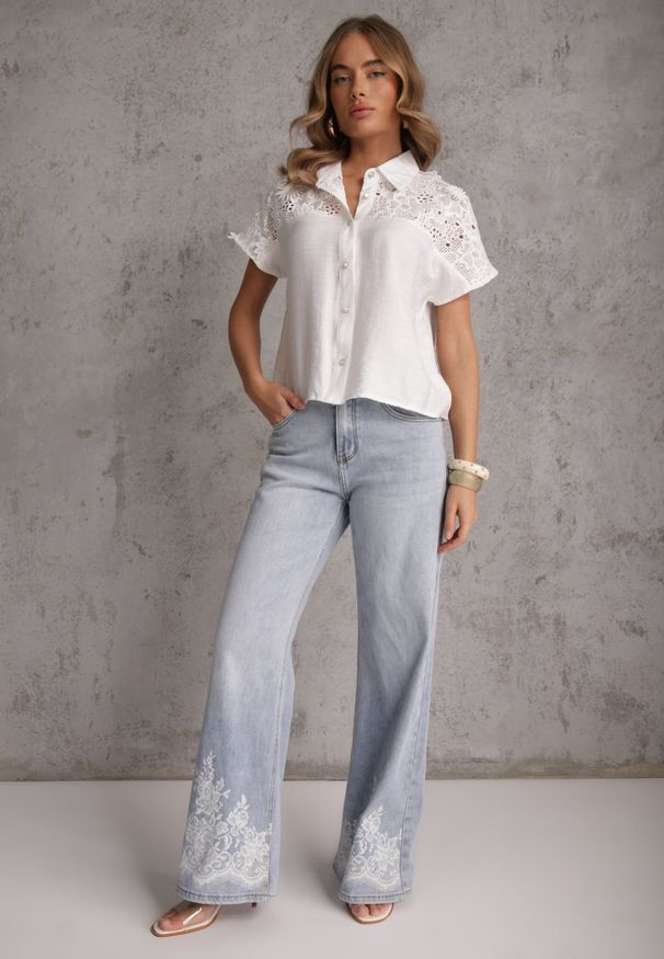 Renee - Biała Wiskozowa Koszula z Krótkim Rękawem Zdobiona Koronkowymi Wstawkami Phiniche. Okazja: na imprezę. Kolor: biały. Materiał: wiskoza, koronka. Długość rękawa: krótki rękaw. Długość: krótkie. Wzór: aplikacja. Sezon: lato. Styl: elegancki