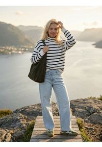 Sinsay - Golf w paski - biały. Typ kołnierza: golf. Kolor: biały. Wzór: paski