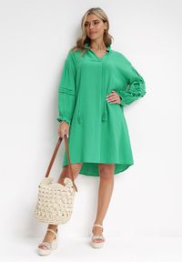 Born2be - Zielona Bawełniana Sukienka Mini z Ozdobnym Wiązaniem i Przeszyciami na Rękawach Anla. Kolor: zielony. Materiał: bawełna. Długość rękawa: długi rękaw. Typ sukienki: trapezowe. Długość: mini #2