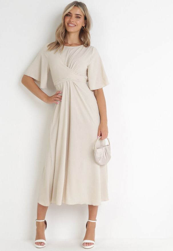 Born2be - Beżowa Sukienka Maxi z Ozdobnym Wiązaniem i Gumką w Talii Myrcella. Kolor: beżowy. Długość: maxi