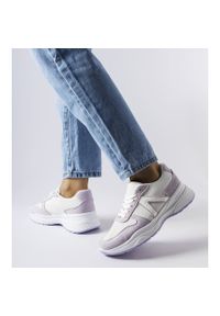 Inna Biało-fioletowe sportowe sneakersy Tornano białe. Nosek buta: okrągły. Kolor: biały. Materiał: guma