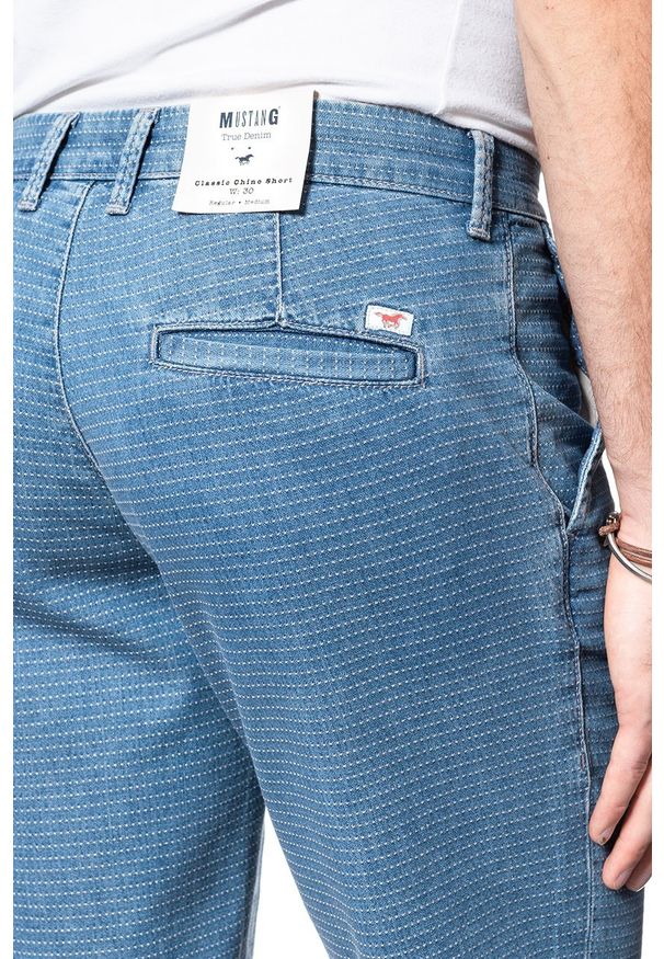 Mustang - SPODENKI MUSTANG Classic Chino Short Denim Blue 1007751 5000 310. Materiał: denim