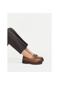 Loafersy Lasocki. Kolor: brązowy