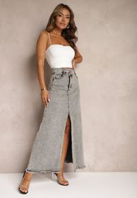 Renee - Szara Postrzępiona Spódnica Maxi z Jeansu z Rozcięciem Feedi. Stan: podwyższony. Kolor: szary. Materiał: jeans