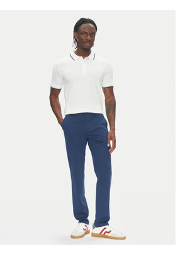 Lindbergh Polo 30-404010 Biały Relaxed Fit. Typ kołnierza: polo. Kolor: biały. Materiał: bawełna
