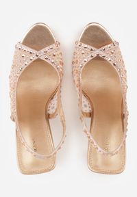 Born2be - Szampańskie Sandały na Szpilce VICES z Transparentną Cholewką i Cyrkoniami Imelle. Nosek buta: otwarty. Kolor: złoty. Materiał: skóra, materiał. Wzór: aplikacja. Sezon: lato. Obcas: na szpilce. Styl: klasyczny. Wysokość obcasa: średni #9