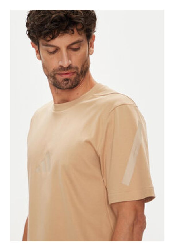 Adidas - adidas T-Shirt Z.N.E. JW4737 Beżowy Regular Fit. Kolor: beżowy. Materiał: bawełna