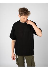 Xagon Man T-shirt | P25082V630TS | Mężczyzna | Czarny. Okazja: na co dzień. Kolor: czarny. Materiał: len, wiskoza. Długość: długie. Wzór: aplikacja. Styl: elegancki, casual