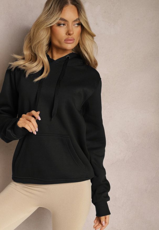 Renee - Czarna Klasyczna Bluza z Kapturem ze Ściągaczem Mozartia. Okazja: na co dzień. Typ kołnierza: kaptur. Kolor: czarny. Materiał: jeans. Styl: klasyczny