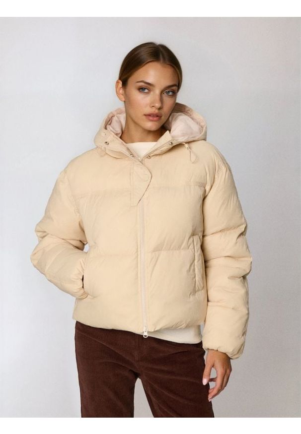 Sinsay - Pikowana kurtka puffer z kapturem - brązowy. Kolor: brązowy