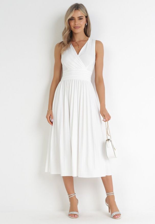 Born2be - Biała Sukienka Midi Bez Rękawów z Plisowanym Dołem Dreana. Kolor: biały. Długość rękawa: bez rękawów. Styl: elegancki. Długość: midi