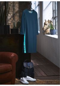 Sukienka dresowa w optyce dżinsowej, rękawy 3/4 bonprix niebieski. Kolor: niebieski. Materiał: dresówka #3