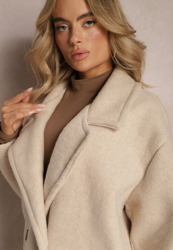 Renee - Jasnobeżowy Dwurzędowy Płaszcz Oversize z Wełną Spolete. Kolor: beżowy. Materiał: wełna. Styl: elegancki
