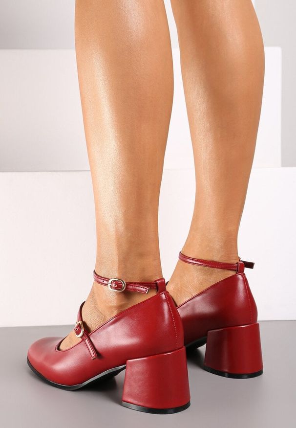 Born2be - Bordowe Klasyczne Czółenka na Słupku z Paseczkami Erisandra. Zapięcie: pasek. Kolor: czerwony. Materiał: jeans, materiał. Wzór: gładki. Obcas: na słupku. Styl: klasyczny. Wysokość obcasa: średni