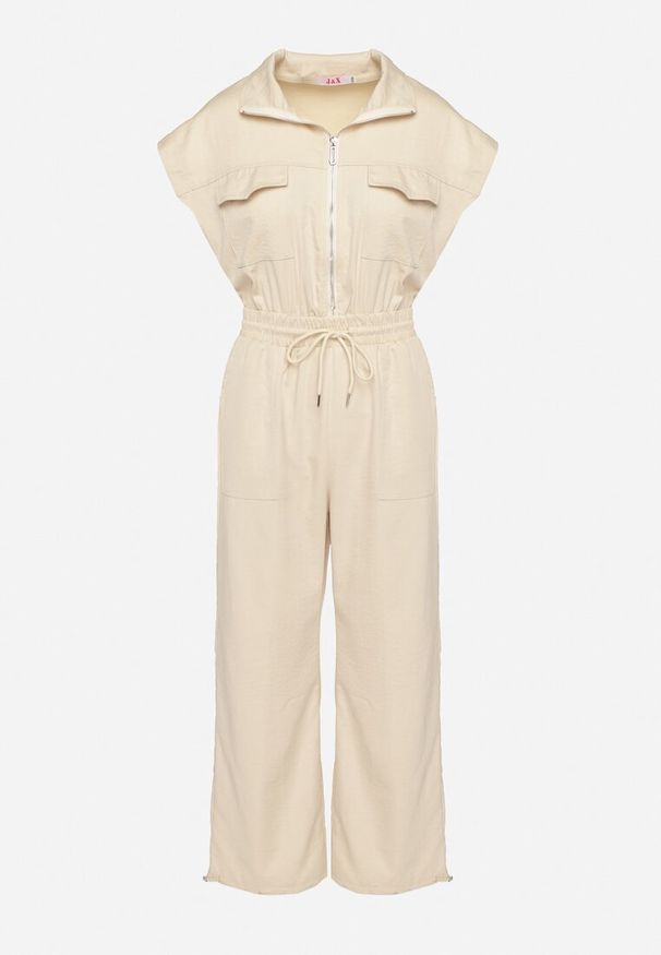 Born2be - Beżowy Kombinezon na Krótki Rękaw z Kołnierzykiem i Zapięciem na Suwak Kareldi. Okazja: na co dzień. Kolor: beżowy. Długość rękawa: krótki rękaw. Długość: krótkie. Styl: elegancki, casual, klasyczny