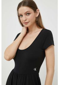 Calvin Klein Jeans kombinezon kolor czarny z odkrytymi plecami. Okazja: na co dzień. Kolor: czarny. Materiał: dzianina. Długość rękawa: krótki rękaw. Długość: krótkie. Styl: casual #5