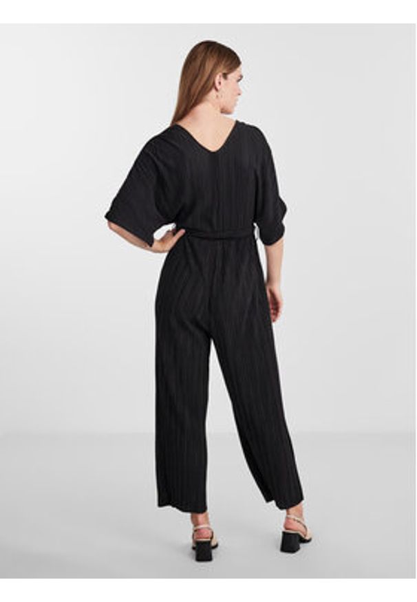 YAS Kombinezon Olinda 26032851 Czarny Loose Fit. Kolor: czarny. Materiał: syntetyk