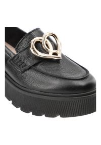 Czarne Półbuty Armodo Eleganckie Buty Damskie. Okazja: na co dzień, na spotkanie biznesowe. Kolor: czarny. Materiał: skóra. Obcas: na obcasie. Styl: elegancki. Wysokość obcasa: średni