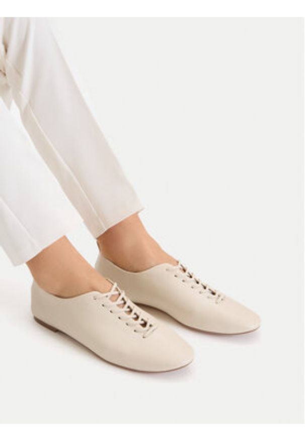 Gino Rossi - GINO ROSSI Półbuty EO-V2113-33 Écru. Kolor: kremowy. Materiał: skóra