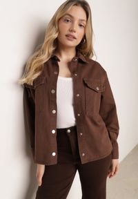 Born2be - Brązowa Bawełniana Kurtka Jeansowa o Koszulowym Kroju na Napy Yrelola. Okazja: na co dzień, do pracy. Kolor: brązowy. Materiał: jeans, bawełna. Długość: długie. Styl: casual, klasyczny #4