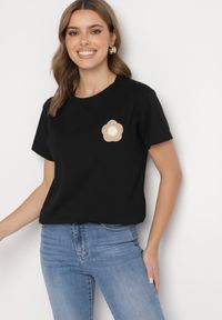 Born2be - Czarny T-shirt z Bawełny Ozdobiony Haftem Kwiatka Nalariael. Okazja: na co dzień. Kolor: czarny. Materiał: bawełna. Wzór: haft, aplikacja, kwiaty. Styl: casual, elegancki #6