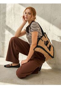 Sinsay - Bawełniana koszulka polo w paski - brązowy. Typ kołnierza: polo. Kolor: brązowy. Materiał: bawełna. Wzór: paski #1