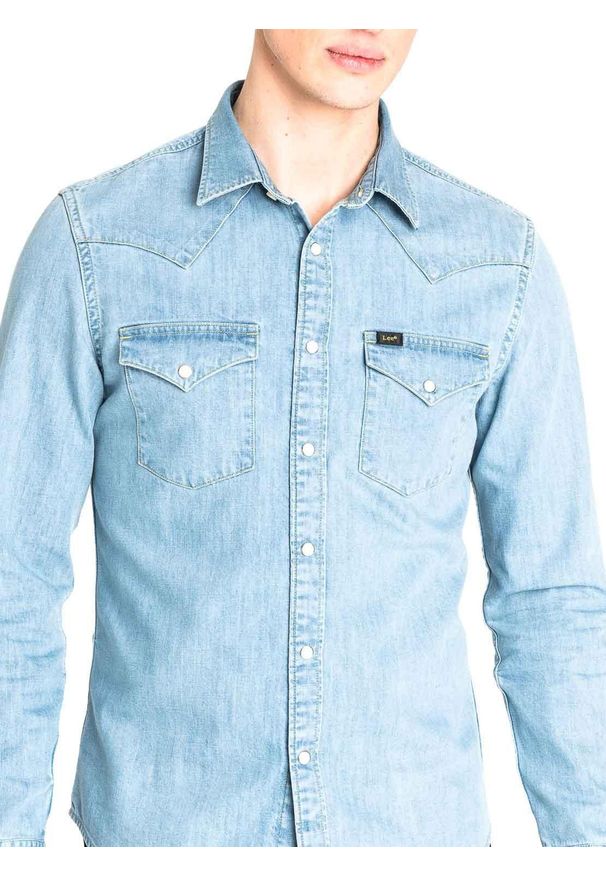 Lee - LEE WESTERN SHIRT MĘSKA KOSZULA JEANSOWA Z DŁUGIM RĘKAWEM LOGO HEATHER BLUE L643PLLI 112115421. Materiał: jeans. Długość rękawa: długi rękaw. Długość: długie