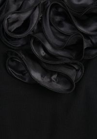 Born2be - Czarne Bawełniane Body z Dekoltem w Serek Ozdobione Falbankami Qoadia. Okazja: na co dzień, do pracy, na spotkanie biznesowe. Typ kołnierza: dekolt w serek, kołnierz z falbankami. Kolor: czarny. Materiał: bawełna. Wzór: aplikacja. Styl: casual, biznesowy, elegancki #2