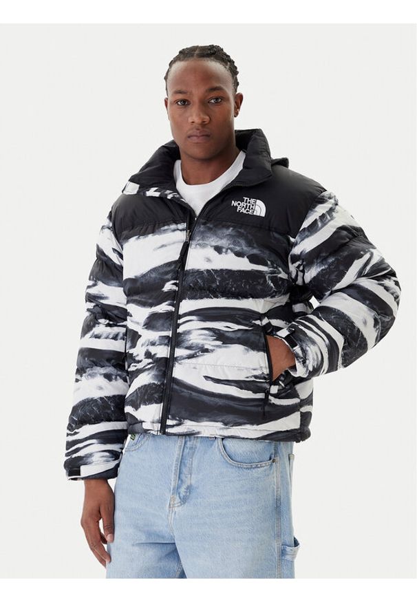 The North Face Kurtka puchowa 1996 Retro Nuptse NF0A8D16 Czarny Regular Fit. Kolor: czarny. Materiał: syntetyk. Styl: retro