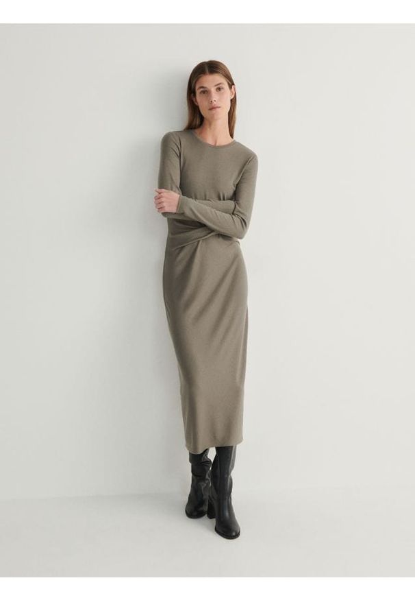 Reserved - Sukienka maxi - ciemnozielony. Kolor: zielony. Materiał: wiskoza, dzianina. Długość: maxi