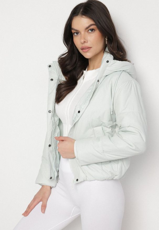 Born2be - Miętowa Pikowana Kurtka z Kapturem i Lekkim Ociepleniem Ninirila. Okazja: na spacer. Typ kołnierza: kaptur. Kolor: miętowy. Materiał: jeans. Długość: krótkie. Styl: klasyczny, elegancki