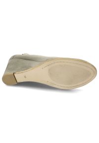 Szare Czółenka Lemar Eleganckie Skórzane Buty. Zapięcie: bez zapięcia. Kolor: szary. Materiał: skóra. Szerokość cholewki: normalna. Wzór: motyw zwierzęcy, nadruk. Obcas: na koturnie. Styl: elegancki. Wysokość obcasa: średni #5