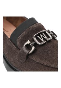 Półbuty damskie Vinceza, cholewka ze skóry naturalnej zamszowej wsuwany fason z ozdobnym paskiem i metalową klamrą, brązowe, 18127. Zapięcie: klamry. Kolor: brązowy. Materiał: skóra, zamsz. Szerokość cholewki: normalna #6