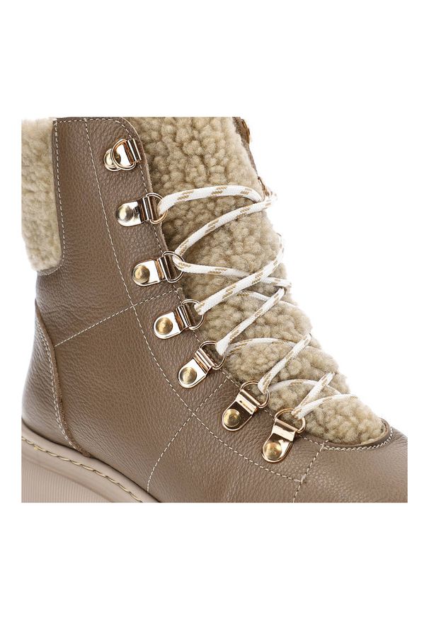 Beżowe Botki Kampa Damskie Ocieplane Obuwie. Kolor: beżowy. Materiał: futro, skóra, puch, syntetyk. Szerokość cholewki: normalna. Sezon: zima. Obcas: na obcasie. Styl: elegancki. Wysokość obcasa: niski