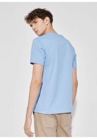 Ochnik - Niebieski T-shirt męski z logo. Kolor: niebieski. Materiał: materiał