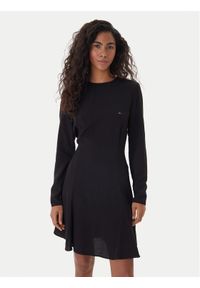 Tommy Jeans Sukienka codzienna DW0DW21916 Czarny Regular Fit. Okazja: na co dzień. Kolor: czarny. Materiał: wiskoza. Typ sukienki: proste. Styl: casual #1