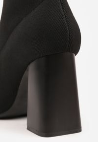 Born2be - Czarne Botki Vices na Geometrycznym Obcasie ze Skarpetową Cholewką Falacea. Okazja: na co dzień. Kolor: czarny. Materiał: jeans. Szerokość cholewki: normalna. Wzór: geometria. Obcas: na obcasie. Styl: casual. Wysokość obcasa: średni #9