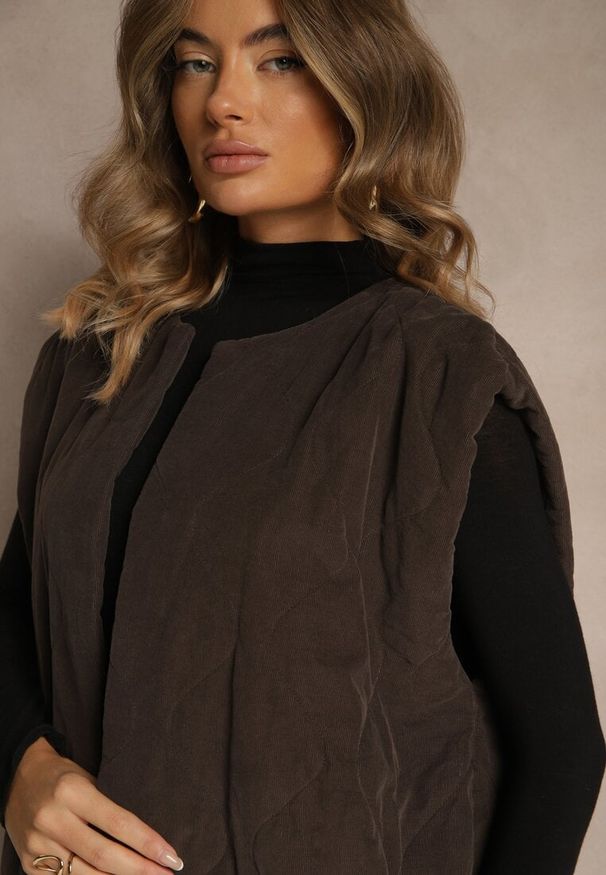 Renee - Brązowa Sztruksowa Kamizelka z Bawełny Bez Zapięć Tisanna. Okazja: na co dzień. Kolor: brązowy. Materiał: bawełna, sztruks. Styl: casual, elegancki, klasyczny