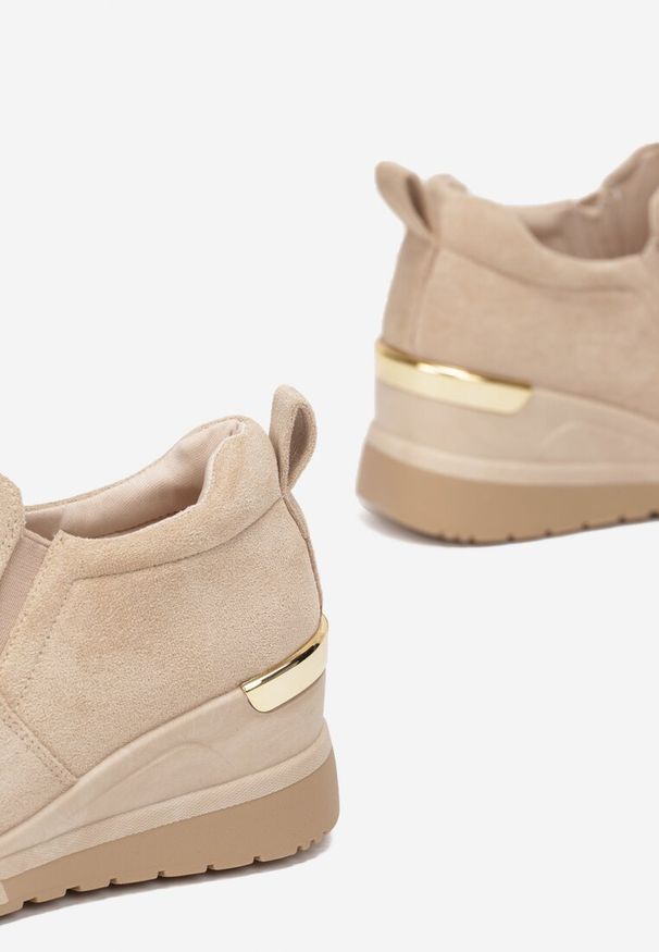 Born2be - Beżowe Sneakersy Minnis. Okazja: na co dzień. Kolor: beżowy. Materiał: jeans, zamsz. Obcas: na koturnie