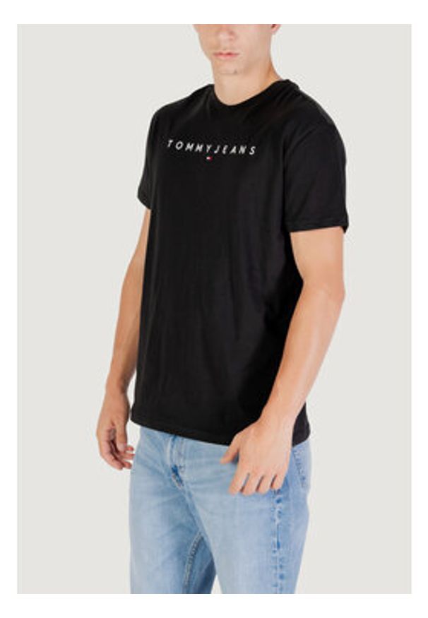 Tommy Jeans T-Shirt TJM REG LINEAR LOGO Czarny Casual Fit. Okazja: na co dzień. Kolor: czarny. Styl: casual