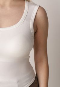 Born2be - Biały Dopasowany Top Bez Rękawów z Wiskozy z Kwadratowym Dekoltem Madu. Okazja: na spacer. Typ kołnierza: dekolt kwadratowy. Kolor: biały. Materiał: wiskoza. Długość rękawa: bez rękawów. Sezon: lato. Styl: klasyczny, elegancki #6