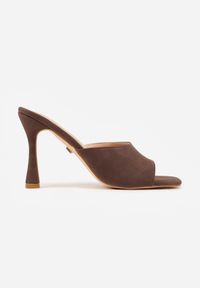 Renee - Brązowe Klapki Vices na Obcasie Typu Szpilka z Kwadratowym Noskiem Mevodina. Kolor: brązowy. Obcas: na obcasie. Wysokość obcasa: średni #2