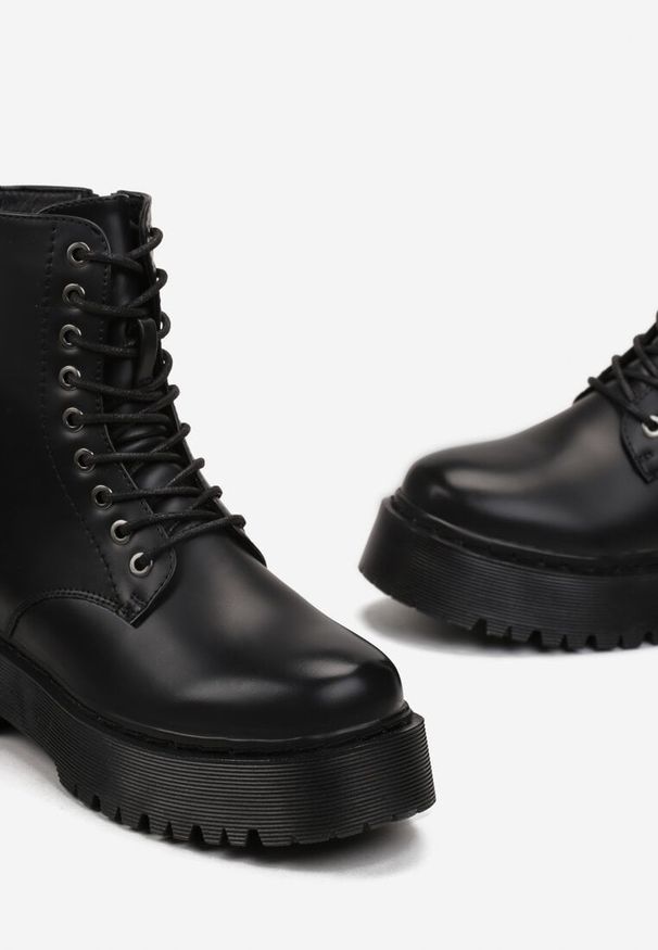 Renee - Czarne Botki w Stylu Workerów na Platformie Maialen. Okazja: na co dzień. Kolor: czarny. Materiał: jeans, wełna. Obcas: na platformie. Styl: elegancki, casual