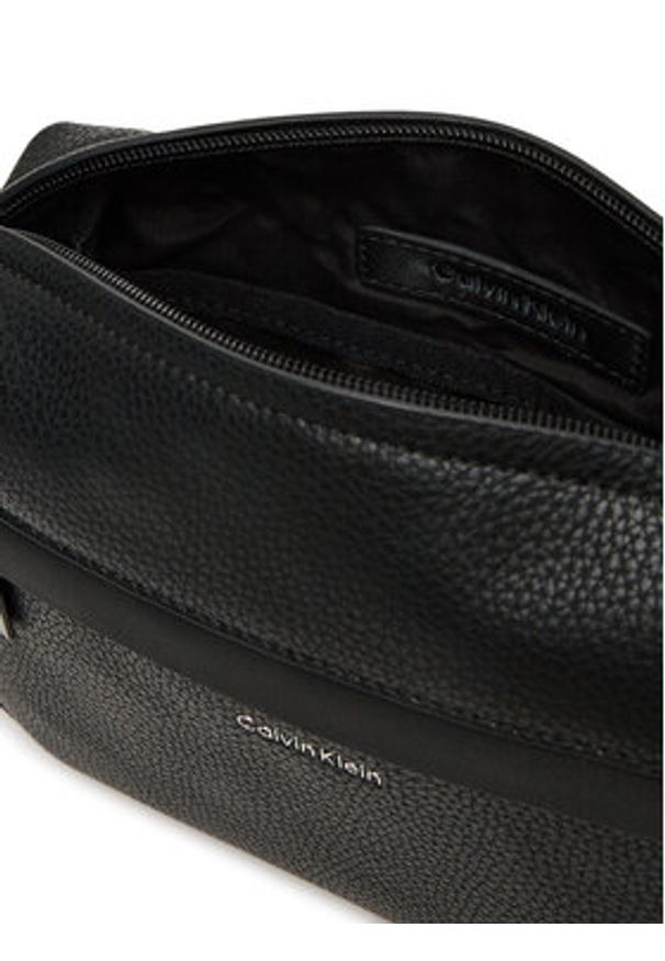 Calvin Klein Saszetka Ck Must Camera Bag LV04D3084G Czarny. Kolor: czarny. Materiał: skóra