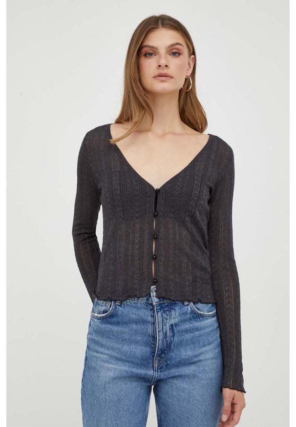 Guess kardigan damski kolor czarny lekki. Kolor: czarny. Długość rękawa: długi rękaw. Długość: długie. Wzór: ze splotem