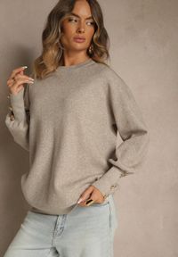 Renee - Beżowy Sweter z Wiskozą i Metalicznymi Guzikami Sidvire. Okazja: na co dzień. Kolor: beżowy. Materiał: wiskoza. Styl: casual, elegancki