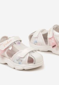 Born2be - Białe Sandały ze Skórzaną Wkładką Zapinane na Rzepy Moanae. Zapięcie: rzepy. Kolor: biały. Materiał: skóra. Sezon: wiosna, lato